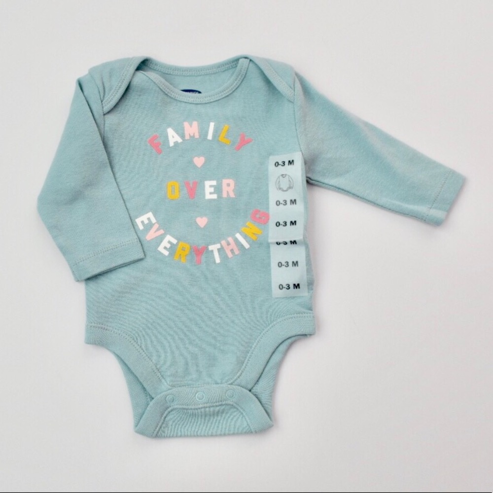 Bundle of (2) NWT Old Navy 0-3 Month Bodysuits - Picture 3 of 8